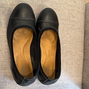 Clark’s Meadow Opal Black Leather Flats - 8.5